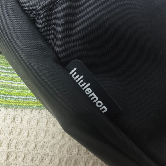 Lululemon All Night Festival Bag 5L Black Gold Accents - Picture 5 of 7